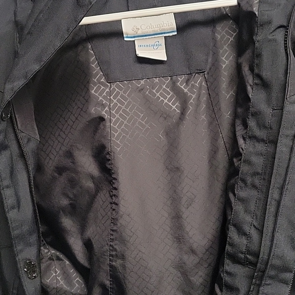 Columbia Women's Black Hooded Ski Jacket - Picture 8 of 9